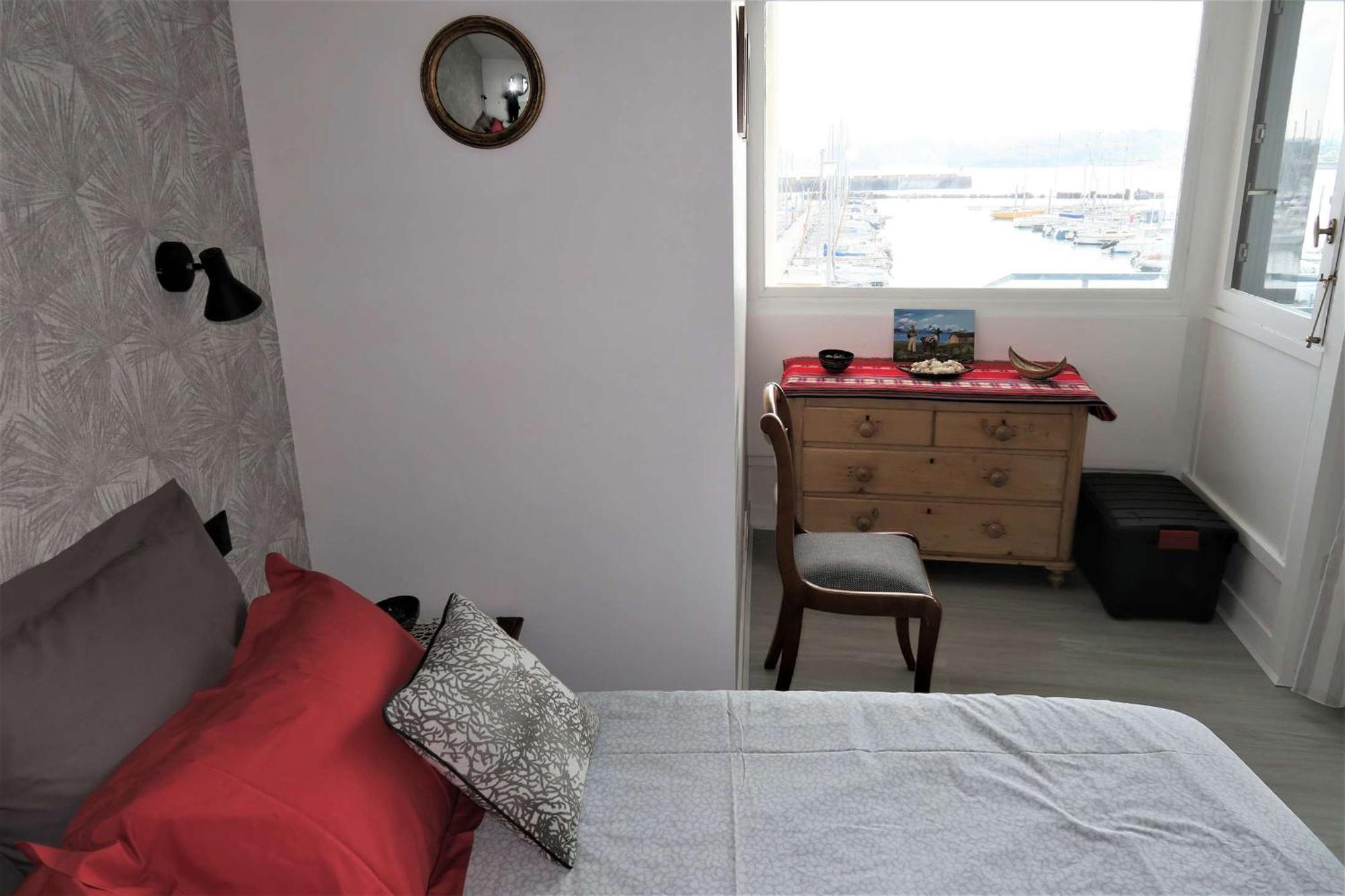 Apartment Bel Avec Loggia Et Balcon Vue Sur A - Ref 874 *