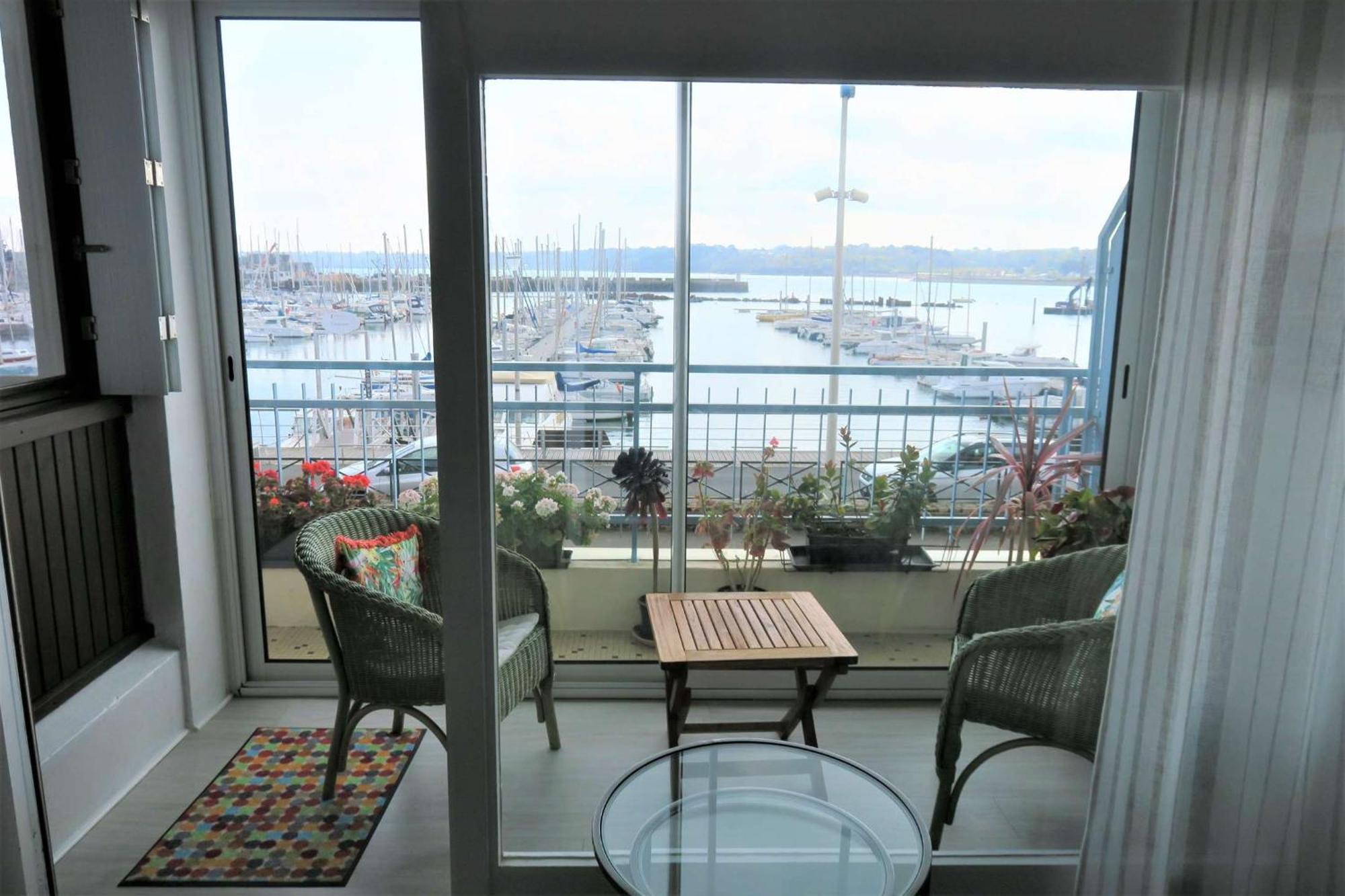 Bel Avec Loggia Et Balcon Vue Sur A - Ref 874